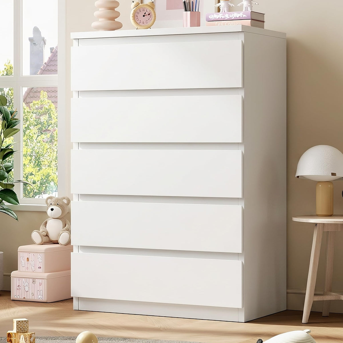 White 5 Drawer Dresser Chest of Drawers M860028