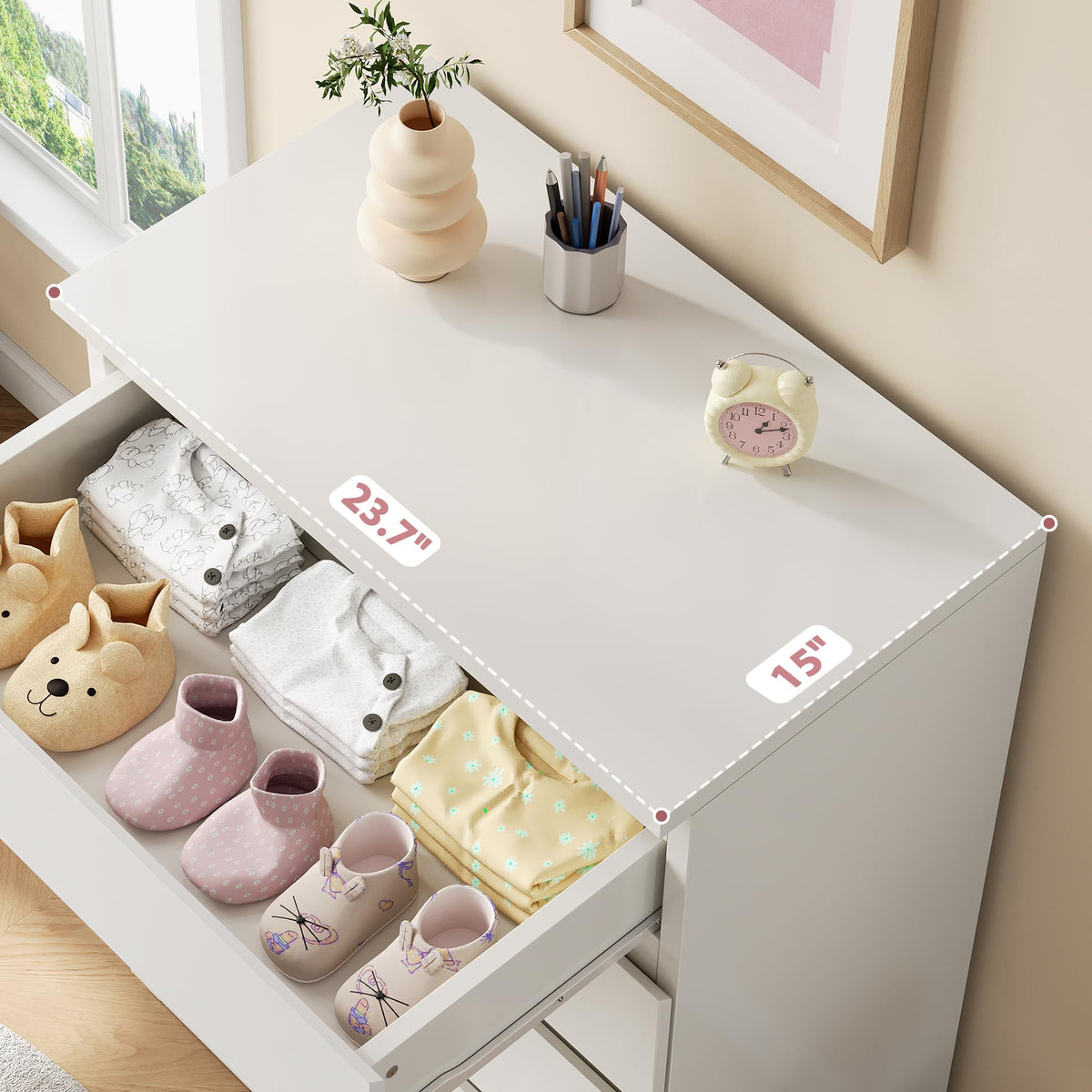 White 5 Drawer Dresser Chest of Drawers M860028